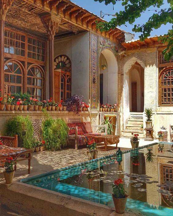 در جستجوی مسکنِ بودن: کالبدشکافی فلسفی دکوراسیون داخلی ایرانی